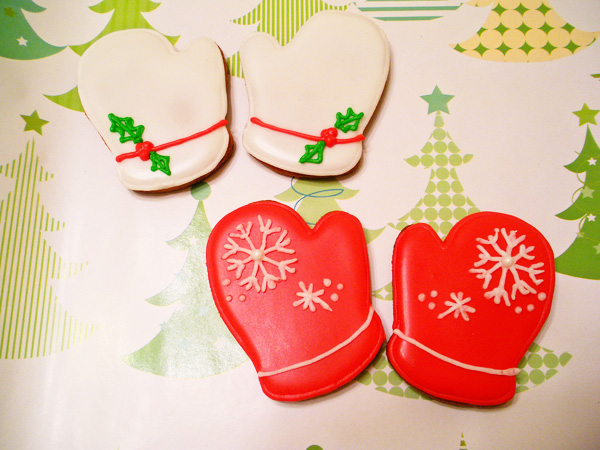 decorated mitten cookies