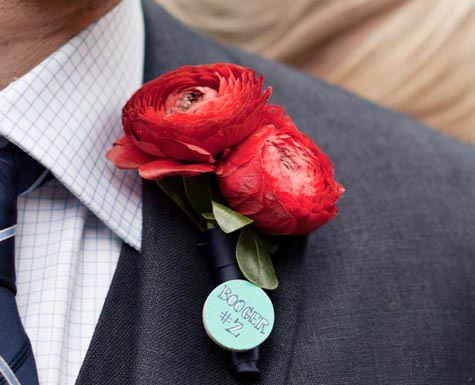 Oooh this boutonniere has such a nice touch